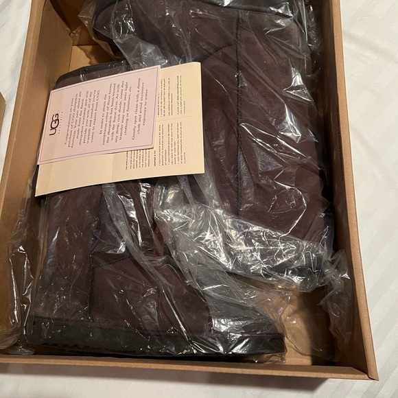 NWT UGG Classic Tall Women’s Boots in Chocolate - Picture 8 of 10